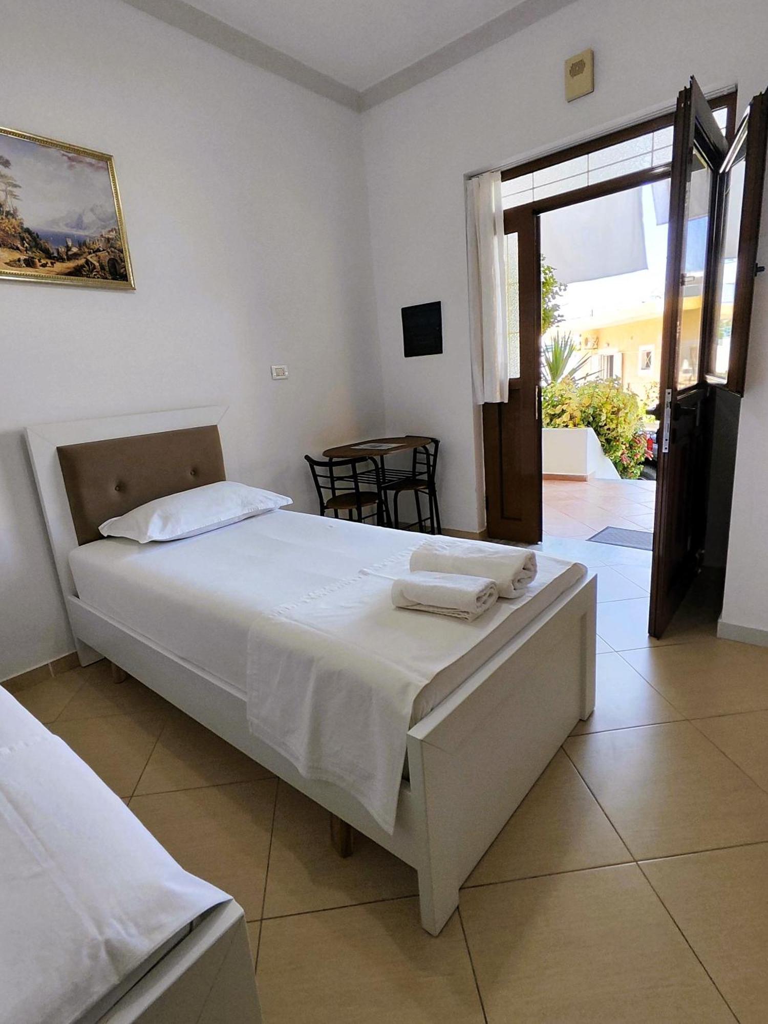 Hola Rooms Ксамил Экстерьер фото